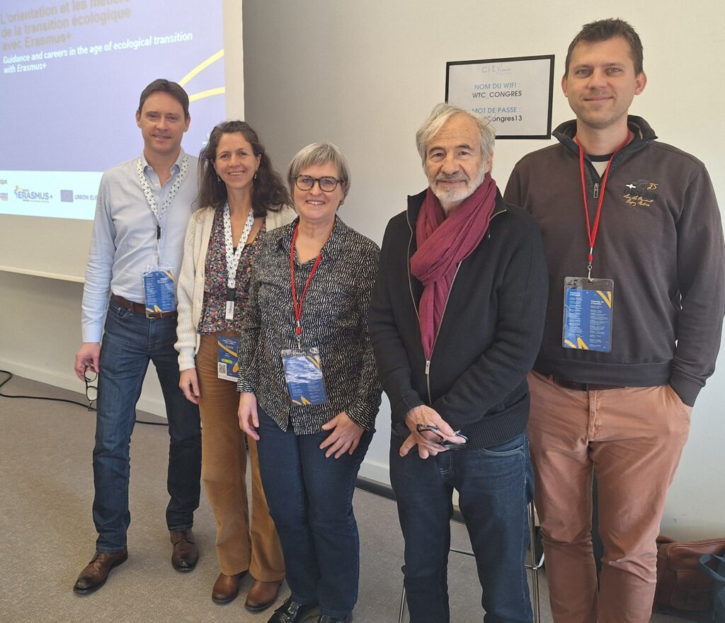 De gauche à droite : Laurent Lascrou, Camille Poiraud, Isabelle Dekeister, André Chauvet, Tomas Sprlak.